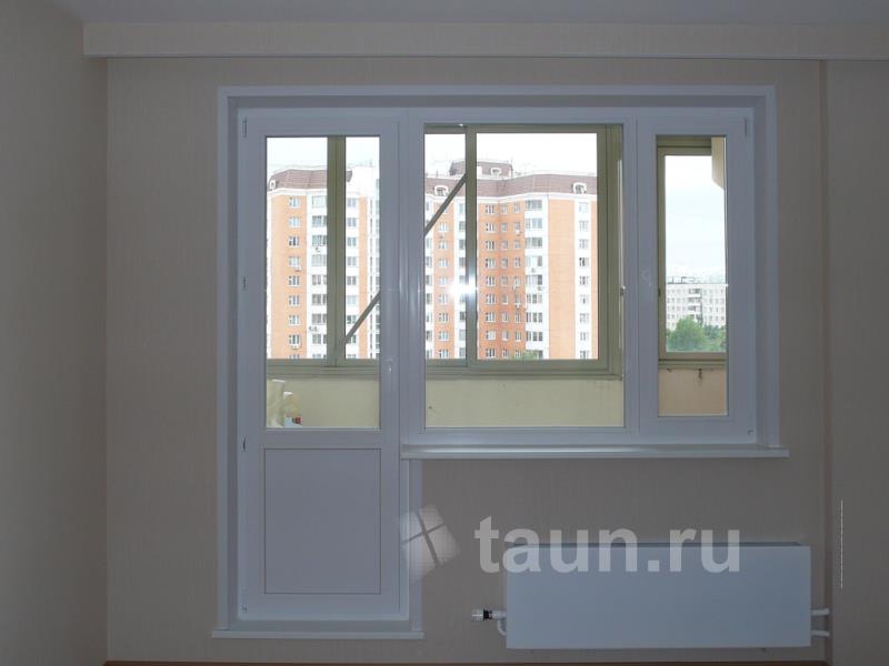 Фото 48. Балконный блок из немецкого ПВХ TROCAL A5. Окно пластиковое с глухой секцией и поворотно-откидной створкой и дверью с сендвич-панелью внизу.