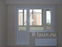 Фото 48. Балконный блок из немецкого ПВХ TROCAL A5. <a href='http://www.taun.ru/' class='contentlink'>Окно пластиковое</a> с глухой секцией и поворотно-откидной створкой и дверью с сендвич-панелью внизу.